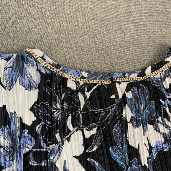 Roz & Ali Textured Floral Sleeveless Blouse Gold Chain Neckline Large Blue Black - Picture 10 of 15